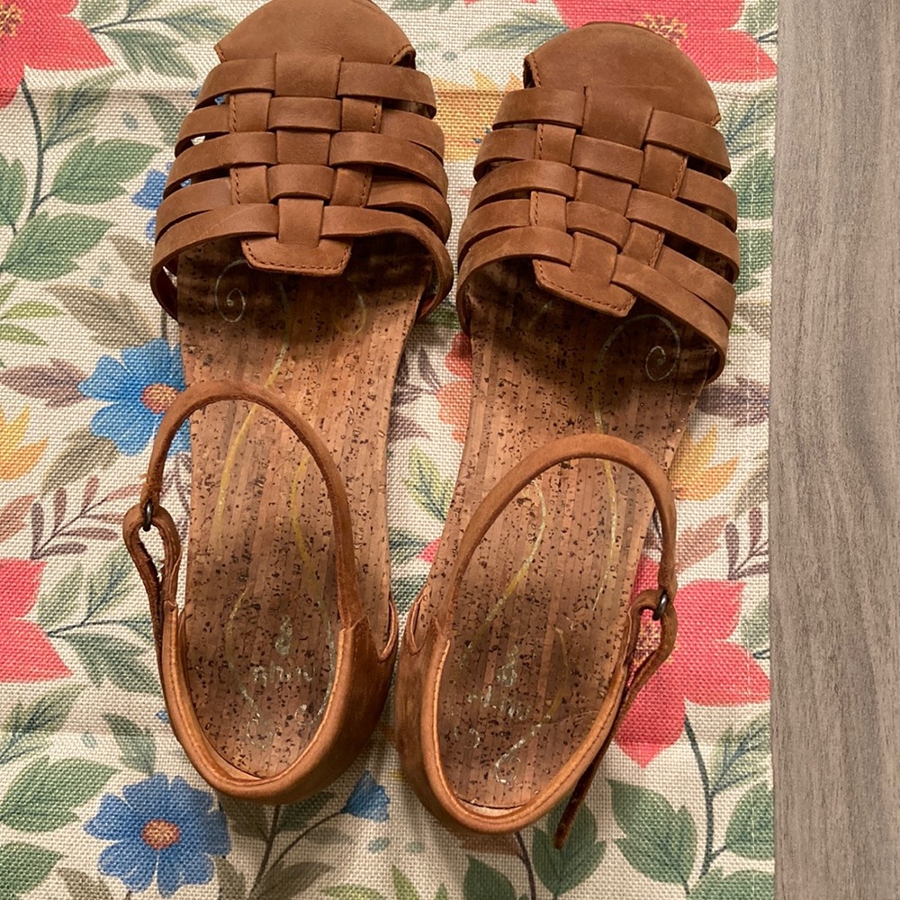 EUC Ahnu sandals. Size 7.5